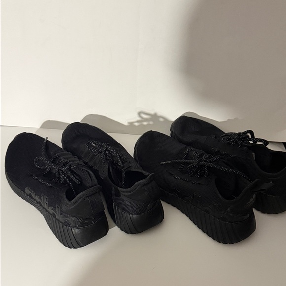 Adidas Men's Triple Black Sneakers Size 10 - Picture 2 of 9